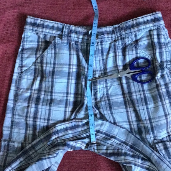 Boy’s plaid cargo-style shorts - Picture 8 of 9